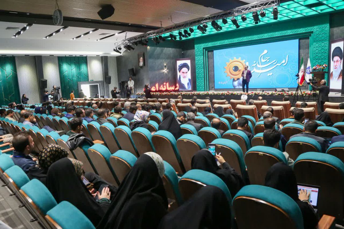 zainabamirian's tweet image. آغاز «جام رسانه امید» از ۲۷ آبان 

جام رسانه امید با حضور بیش از ۷۰۰ فعال رسانه‌ای از سراسر کشور، بزرگ‌ترین گردهمایی رسانه‌ای سال خواهد بود. هدف این لیگ، گسترش جریان تولید خبر خوب، امیدآفرینی و معرفی دستاوردهای ایران اسلامی در قالب‌های متنوع رسانه‌ای است
#امید_کرمانشاه