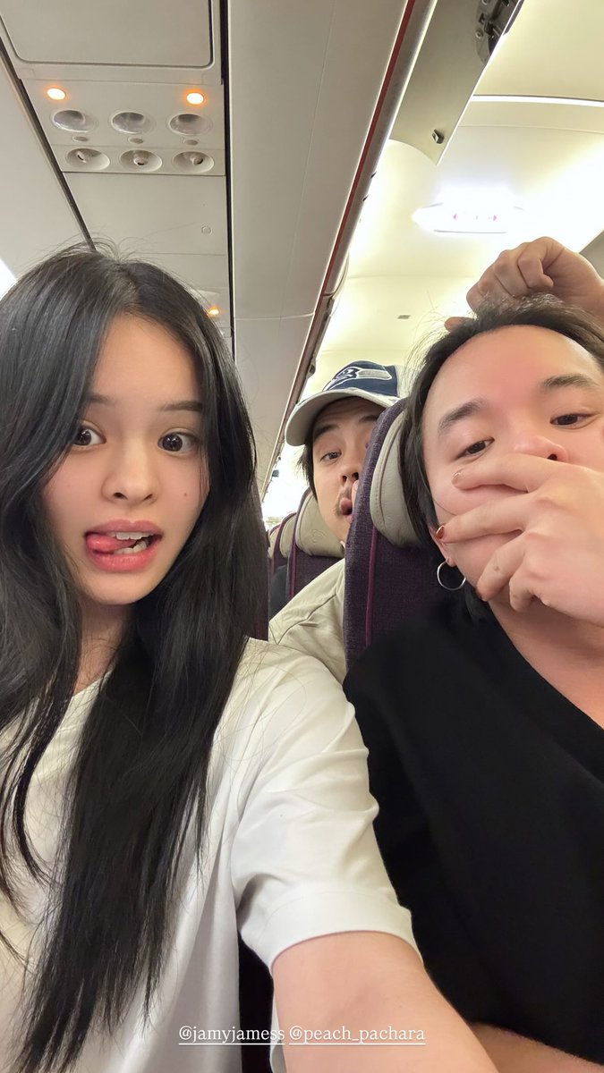JMJFans's tweet photo. [JMJstory]

แกงค์สาธุขึ้นเครื่องไปไหนนะ? 🤔

#สาธุ2 #สาธุNetflix #NetflixTH
#JamyJamess #PeachPachara #allynitibhon https://t.co/Jv5XEAm4Nv