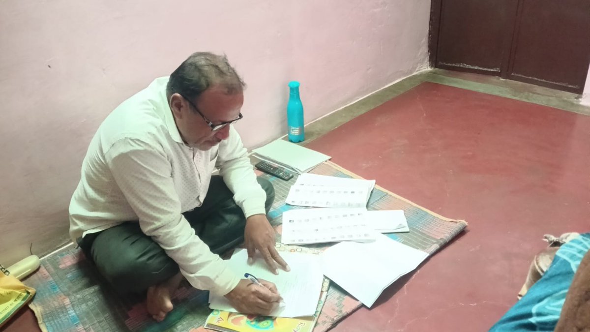 एसआईआर: शत-प्रतिशत गणना पत्रक का डिजिटाइजेशन करने वाले पाटन के इंद्रराज‍ सिंह बने जिले के पहले बीएलओ
<a href="/ECISVEEP/">Election Commission of India</a>  
<a href="/CEOMPElections/">Chief Electoral Officer, Madhya Pradesh</a>  
#JansamparkMP
#jabalpur 
RM : facebook.com/plugins/post.p…