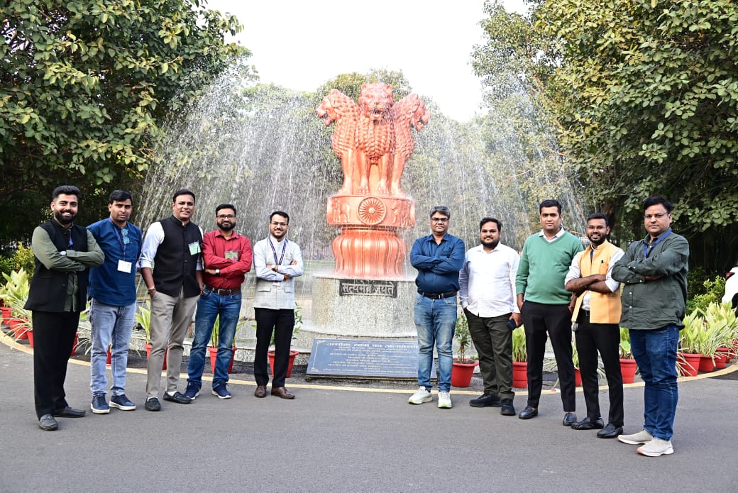 rajeevkamail's tweet photo. ऐतिहासिक दिन.. ऐतिहासिक जगह
छत्तीसगढ़ विधानसभा की वर्तमान बिल्डिंग में अंतिम सत्र https://t.co/FDHH2ZLNSB