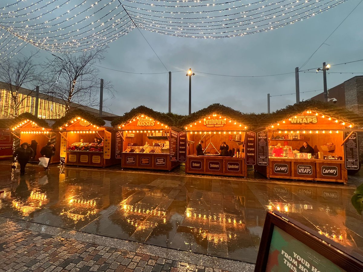 Think Fosse Park this Christmas ✨

Come and enjoy the festive cheer, rain or shine!

Enjoy Yorkshire pudding wraps, German sausages, cheese gifts, tree ornaments, and Chocolate Kisses from Seven Leisure in the West lanes.