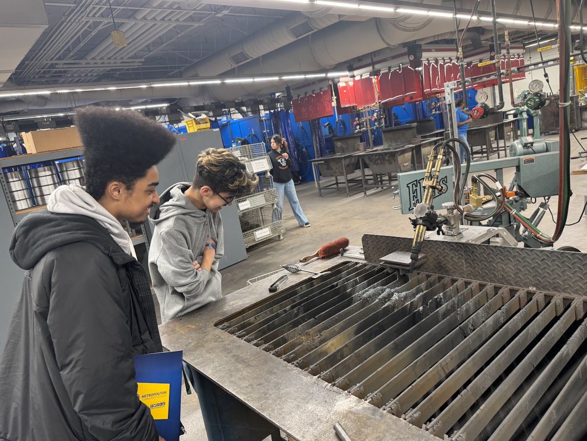 FrontierSchools's tweet image. Our #FSHS seniors recently visited the MCC Advanced Technical Institute! 🙌

They toured state-of-the-art facilities, met faculty, and learned about academic pathways. This experience will help them make informed decisions about their future! 🎓🚀