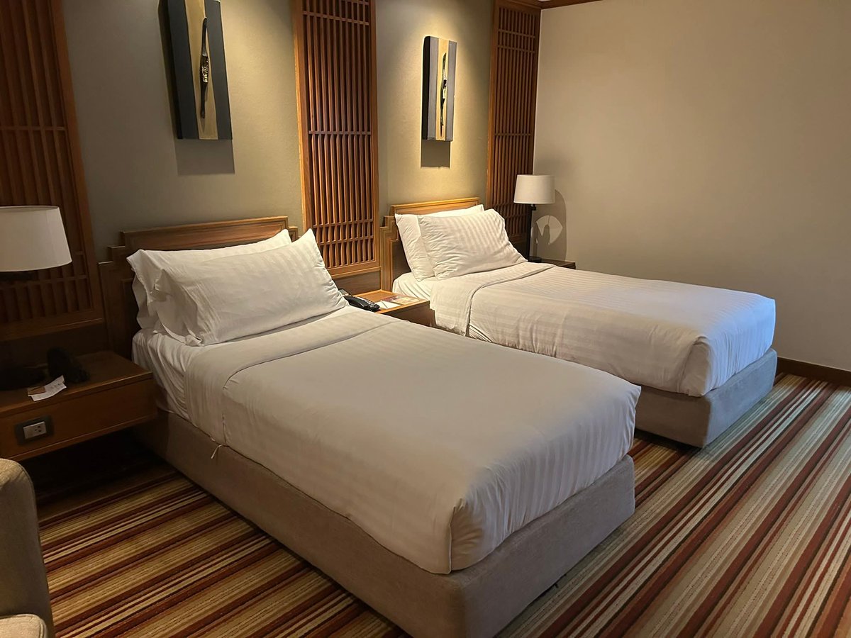 หมอนวดชาย tweet media