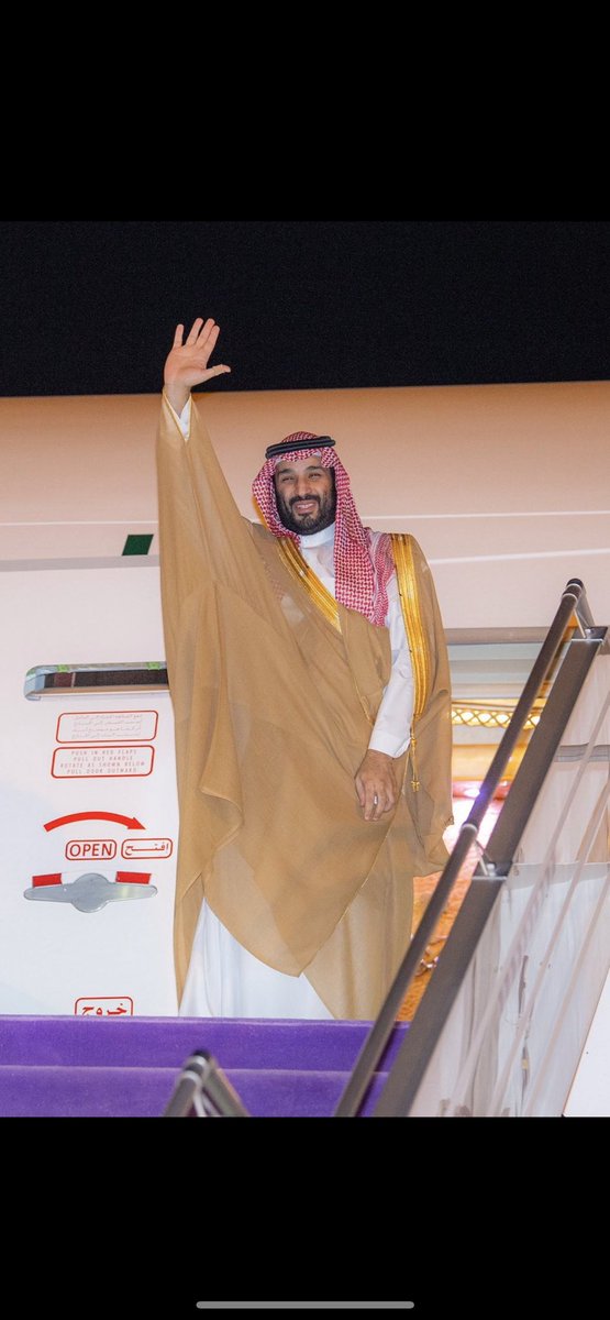 شعبه مشاعرهم تناقلها الرياح
تودّعه ،، وليا وصل ،، تستقبله

ماراح لامريكا لحاله يوم راح
كنه خذا الشعب السعودي باكمله

#محمد_بن_سلمان_في_امريكا 
#ولي_العهد 
#السعودية