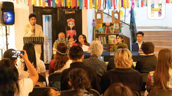 Hidalgo, Mich.
El Consejo Municipal de la Juventud llevó a cabo la inauguración del programa “Un Libro, Un Mundo”, un espacio dedicado a fomentar el hábito de la lectura entre las y los jóvenes del municipio.