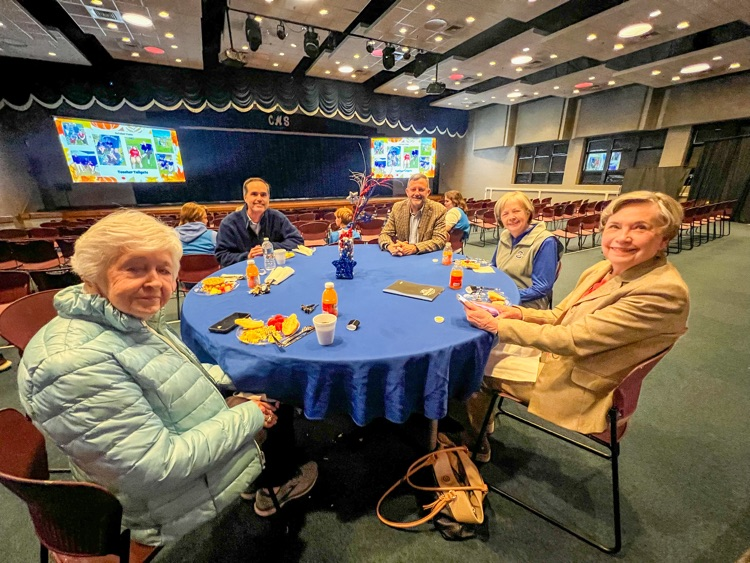 clevecityschool's tweet image. Cleveland Middle School hosted this month’s Breakfast with the Board. School Board members, CMS administrators, and student ambassadors shared a great start to the day.
#BuildingChampions #BuildingCommunity