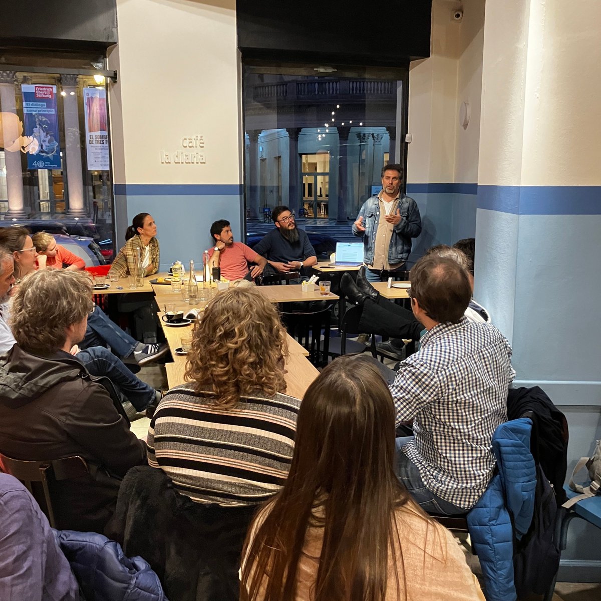 DATAuy's tweet image. 👏 Volvió a volver, Datos y Cogollos 

El 5/11 nos juntamos más de 25 personas para compartir proyectos como #DataCamp, #ATuServiciouy, dataseries.uy, #Paulina, educación financiera, transporte metropolitano, del #MGAP,  vehículos eléctricos, etc.

¡Ya vendrán más! 🙏