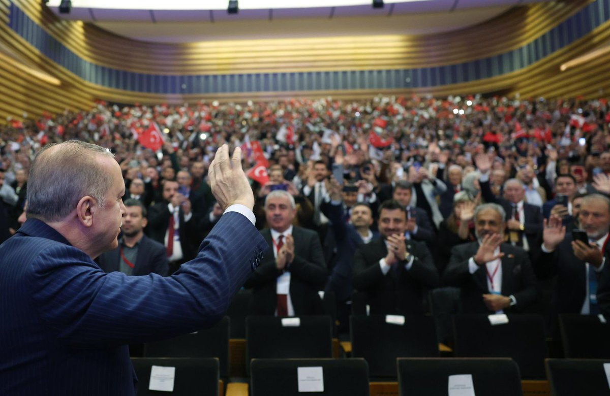 HAK-İŞ Konfederasyonumuzun 50. Yılı etkinlikleri kapsamında Türkiye Buluşmamıza Cumhurbaşkanımız Sayın Recep Tayyip Erdoğan teşrif ettiler.

HAK-İŞ’in 50. Kuruluş Yılı buluşması, emeğin onurunu ve örgütlü mücadelenin yarım asırlık birikimini bir kez daha ortaya koydu.

Sayın