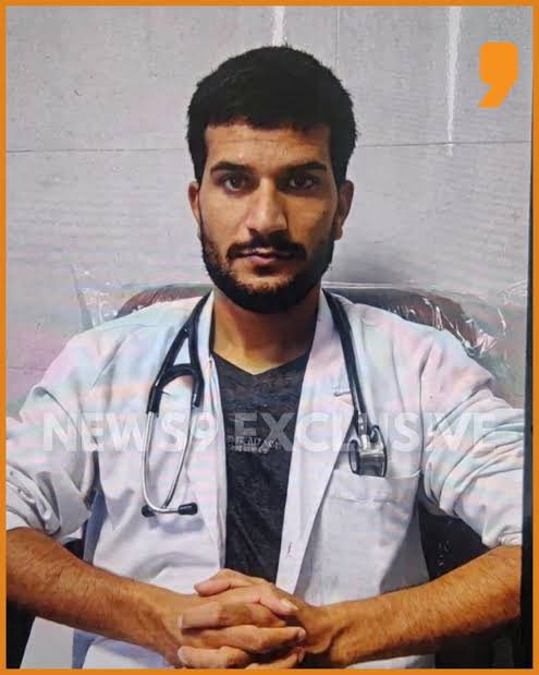 FltLtAnoopVerma's tweet image. As per CONgress, he is 

Doctor                                        Criminal