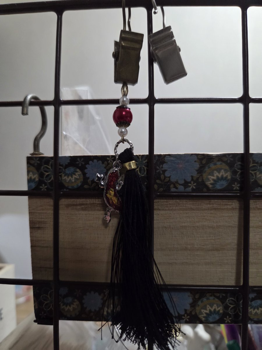 yis_handmade's tweet photo. 凄く久しぶりに開きました！
職場で色々ありまして
投稿していない作品がありましたので
更新です！
タッセルに初挑戦です

#ハンドメイド https://t.co/1MkJQw2bZf