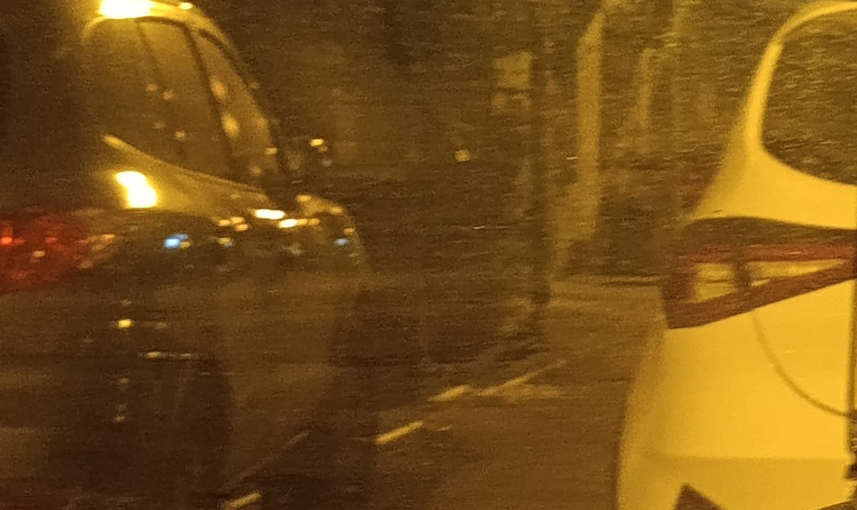 Mariajosesitac's tweet photo. @181Responde @aquilesalvarez @alcaldiagye @FernandCornejoV @Ing_Anchundia En la Santiaguito de Roldos gente coloca sus carros de manera que bloquea la vía y nadie puede pasar se han adueñado de la vía pública y son más bravos, nadie les puede reclamar...carros sin placas municipio favor ayudar, una emergencia morimos porque hasta que salen... https://t.co/KNyaJWvU9B