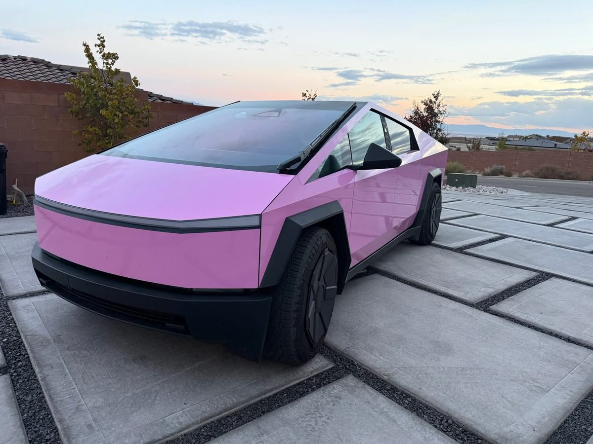TheTeslaLife's tweet photo. Wow #TeslaWrap #CyberWrap #TeslaAtWork https://t.co/v6HzTY8TFr