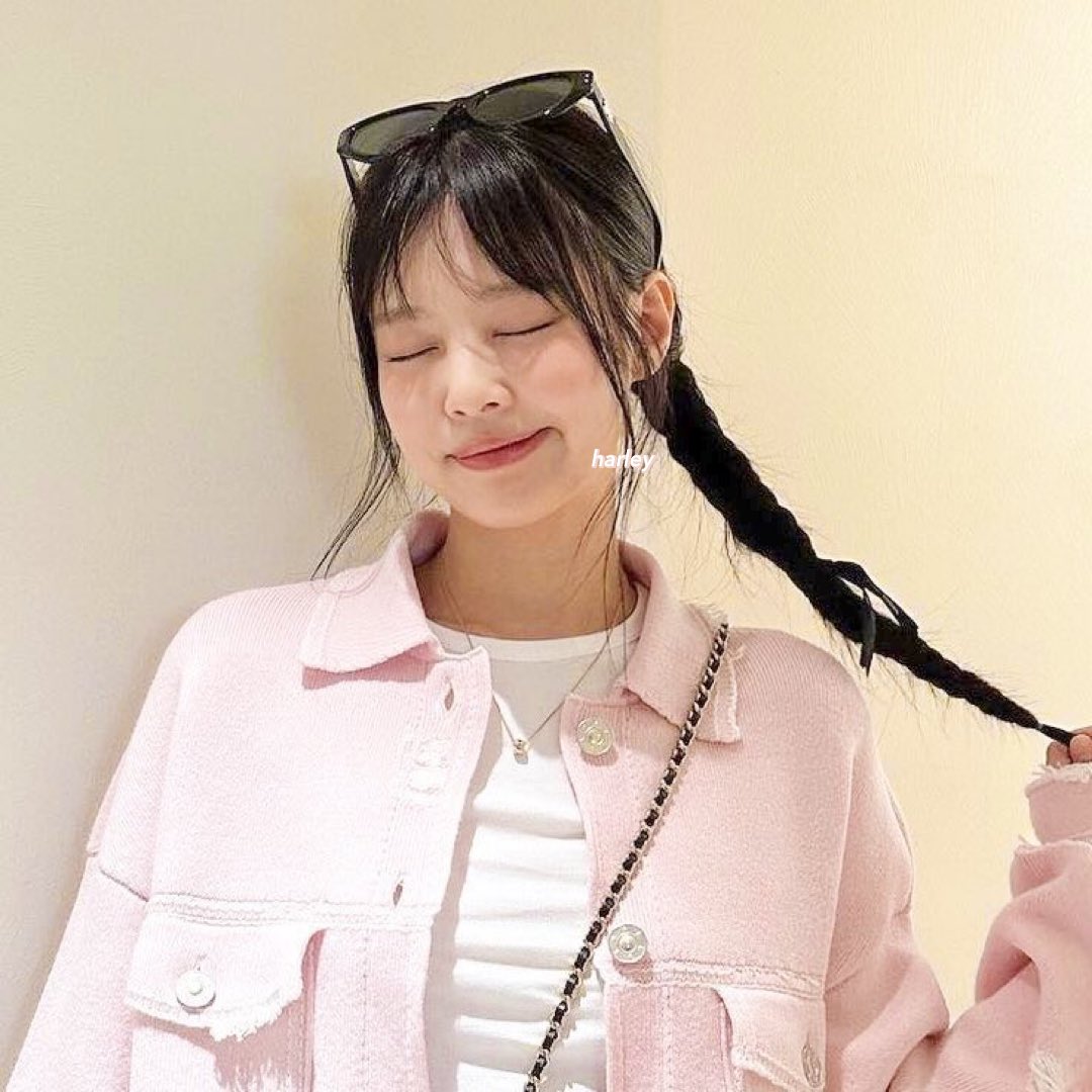 Jenied's tweet image. ᅠㅤ

    🎂✨, 

 |  𝗵𝗮𝗽𝗽𝘆 𝗯𝗶𝗿𝘁𝗵𝗱𝗮𝘆, May your heart stay light, and may your life unfold every moment it has long been waiting to meet.  @Soheew @Kapel @ssoheeq 
ᅠㅤ