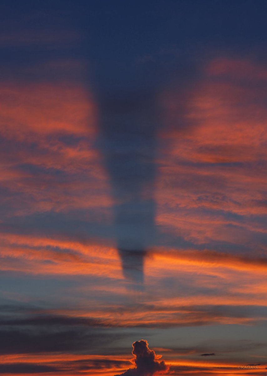 iAstroFaisal's tweet image. من أجمل الظواهر
ظل الغيوم في السماء