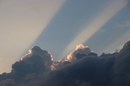 iAstroFaisal's tweet image. من أجمل الظواهر
ظل الغيوم في السماء