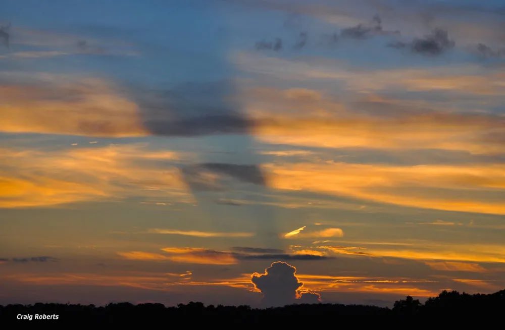 iAstroFaisal's tweet image. من أجمل الظواهر
ظل الغيوم في السماء