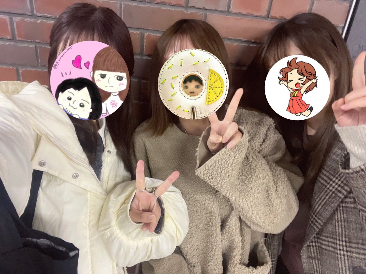 o6x2o's tweet photo. 笑い過ぎて化粧ヨレ過ぎててやばいことに気付いた頃には、もうほぼ最寄駅😇
いい年してみっともない！！(˙◁˙)ﾋｪｪｴ💦と自分に思う反面、
そんなに爆笑できる大好きちゃんズがいる自分の人生を誇りに思うよ🫶
いつもありがとう心(森)の友🌳💋
またsymbathy行こうね🤣❤️‍🔥
@bn_v27 @kmnb_sd https://t.co/BrH8FkQ7f1