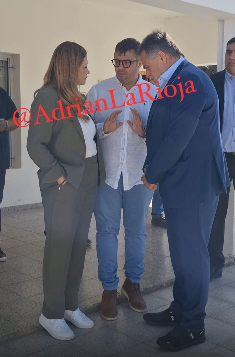 Fotón Política:

<a href="/TeresitaMadera/">Teresita Madera</a> UNE…

<a href="/ArielPuy/">Ariel Puy Soria</a> y <a href="/ErnestoHarry/">ernesto perez</a> 

#VillaCastelli