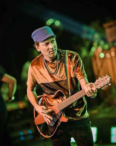 sg_chowdhury's tweet image. A tribute to our #ZubeenGarg
The vibrant, restless, tender #Zubeen lives forever in our hearts. And so we wait, we search, we weep in silence—only for you, Zubeen. Only for you. m.nenow.in/article/opinio… via @NENowNews