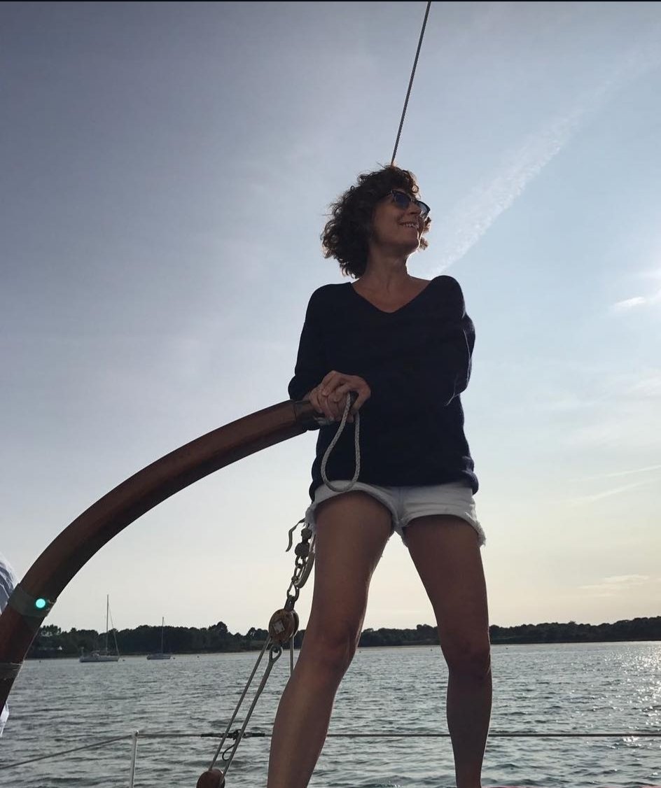 brigittelecam's tweet image. Le 18 octobre 1990, la &quot;petite fiancée de la mer&quot; franchissait la ligne d&apos;arrivée de la Route du Rhum à Pointe à Pitre. Florence Arthaud était la première femme à remporter la course.