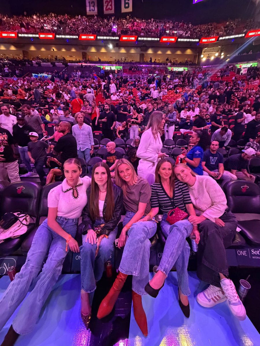 CaroWozniacki's tweet photo. Girls Night🔥✨ https://t.co/Iziqf1neV6