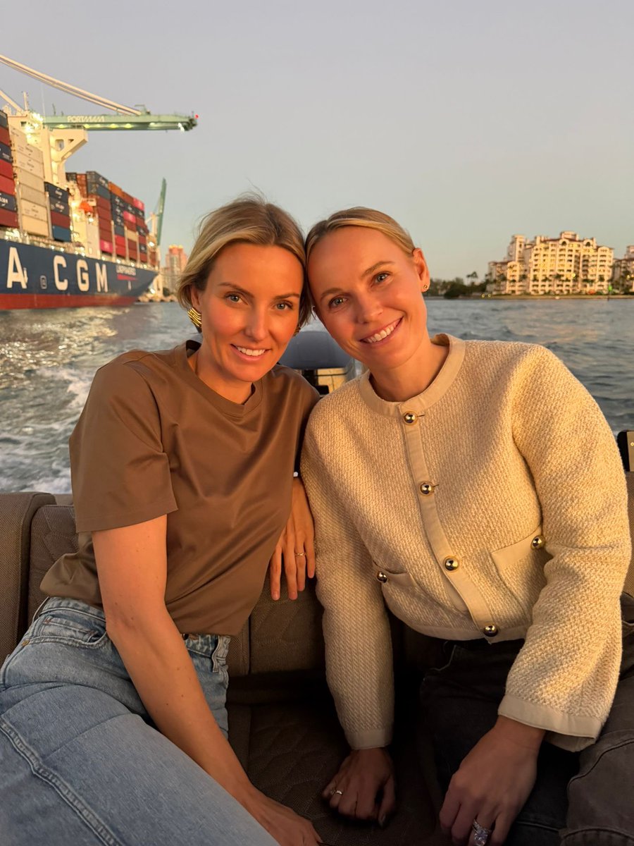 CaroWozniacki's tweet photo. Girls Night🔥✨ https://t.co/Iziqf1neV6