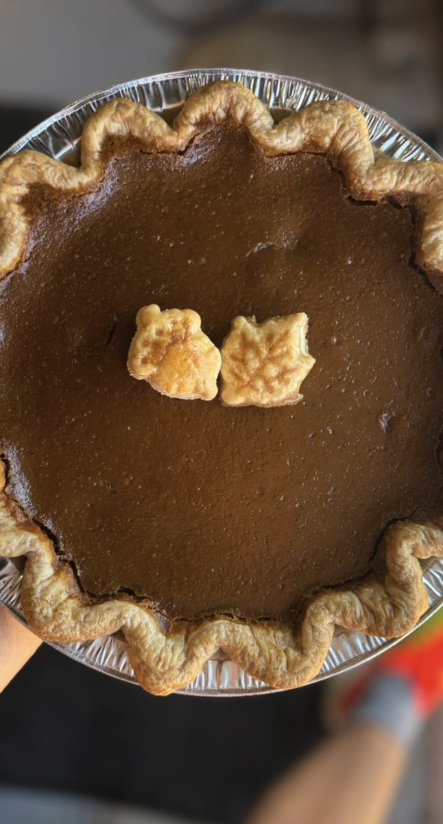 FreshOnTheMenu's tweet image. Get your Thanksgiving dessert orders in! 🥧 Most local restaurants are closing their pre-orders this week so don&apos;t miss out on your chance to bring a delicious treat to your gathering, with no prep time. 🙌

📸: Pumpkin Pie from Swamp Rabbit Cafe and Grocery (Greenville, SC)