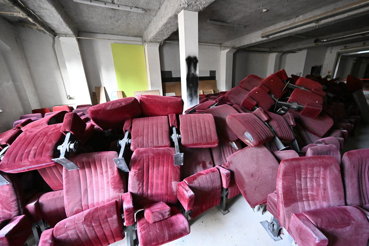 𝗟𝗲𝘀 𝘁𝗿𝗮𝘃𝗮𝘂𝘅 𝗼𝗻𝘁 𝗯𝗶𝗲𝗻 𝗮𝘃𝗮𝗻𝗰𝗲́𝘀 𝗮̀ 𝗹’𝗢𝗽𝗲́𝗿𝗮-𝗧𝗵𝗲́𝗮̂𝘁𝗿𝗲 👀
Que s’est-il passé depuis le baisser de rideau ? Si la saison hors les murs bat son plein, la métamorphose continue à l’intérieur du bâtiment.
Admirez cette atmosphère toute particulière