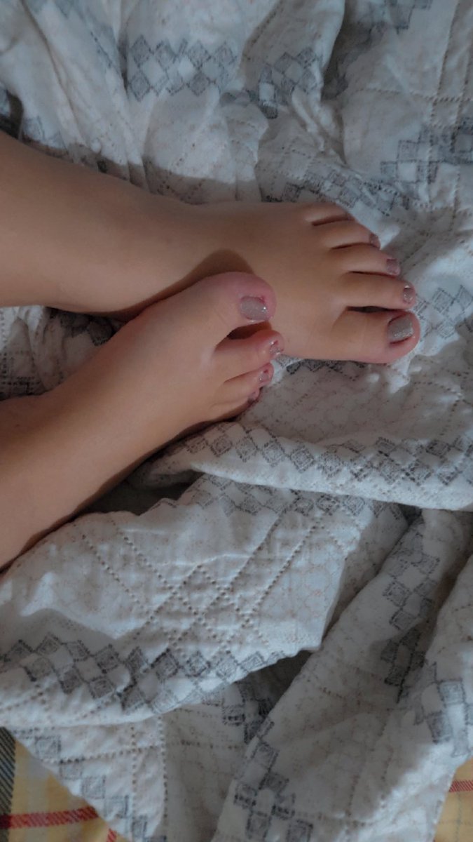 S0ff_Vega's tweet photo. Hola bbs, 🥺 manden DM 🥺❤️ PARA MAS FOTITOS Y PERSONALISADAS 💦 🤤
los espero 😋🍆#pies #piesbonitos #piesdeprincesa #piesmexico #pieslatinos #ventadefotosdepies #fotopies  #piesfotos #PIESDEMUJER #piesbonitos #patas  #ventadepies https://t.co/SbEzRwiJEe