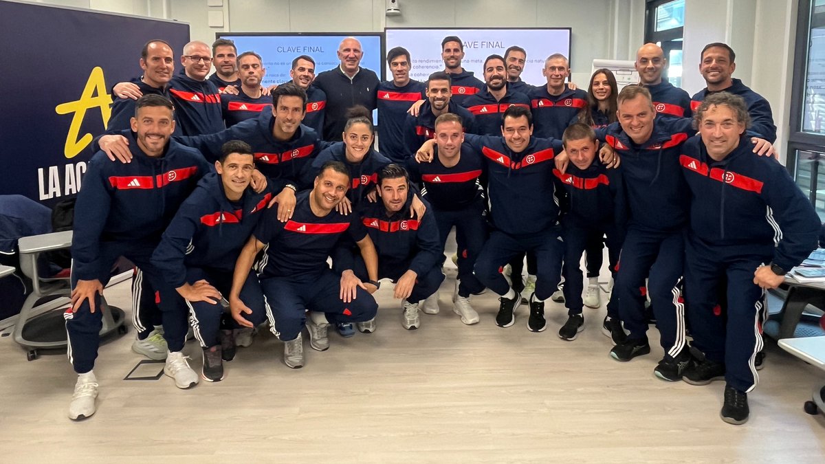 ⚽️👨🏻‍🎓👩🏻‍🎓EVENTO | Jornada presencial del curso '𝗗𝗶𝗽𝗹𝗼𝗺𝗮 - 𝗟𝗶𝗰𝗲𝗻𝗰𝗶𝗮 𝗨𝗘𝗙𝗔 𝗣𝗥𝗢' de la <a href="/rfef/">RFEF</a>

🙋🏻‍♂️ <a href="/josebadelcarmen/">JOSEBA DEL CARMEN</a> ⤵️

«Hay que trabajar más en la posibilidad de que sucedan las cosas que en la probabilidad»

🔗 bit.ly/48lLo7m

#AcademiaRFEF | #UEFAPRO