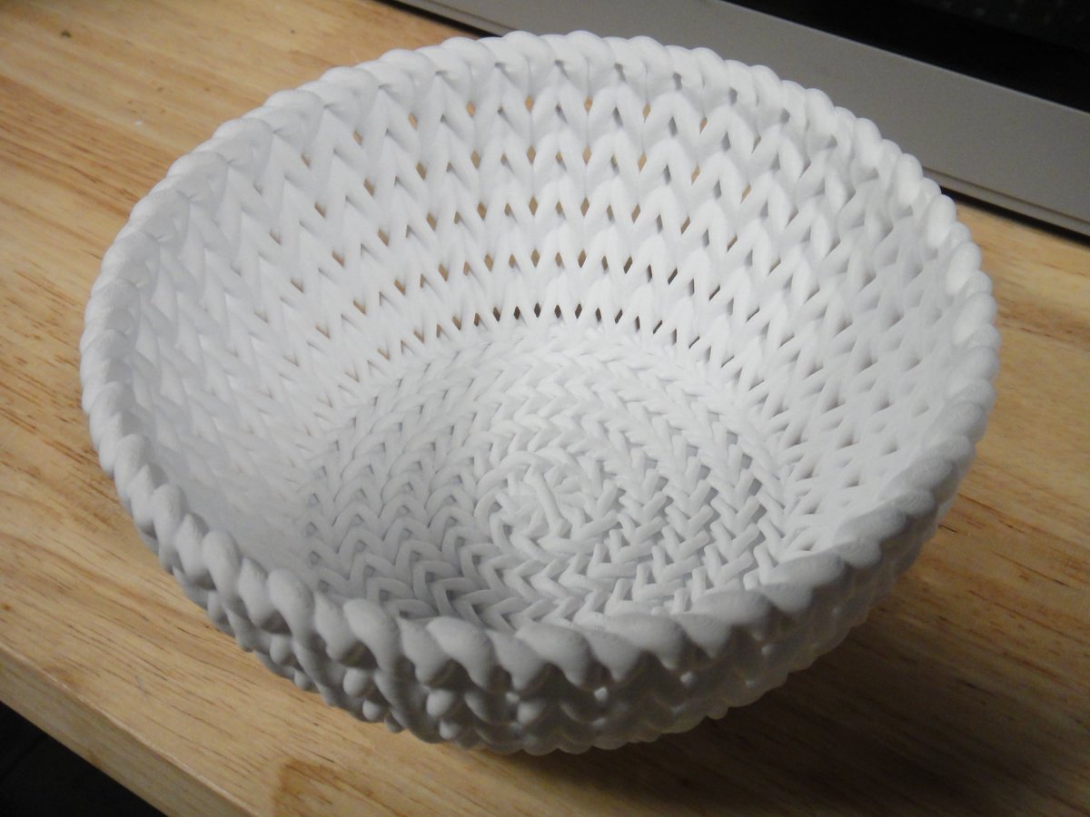 regressionprint's tweet photo. Printing useful bowls. #3DPrinting #3dprint https://t.co/JgiDdxxtMT