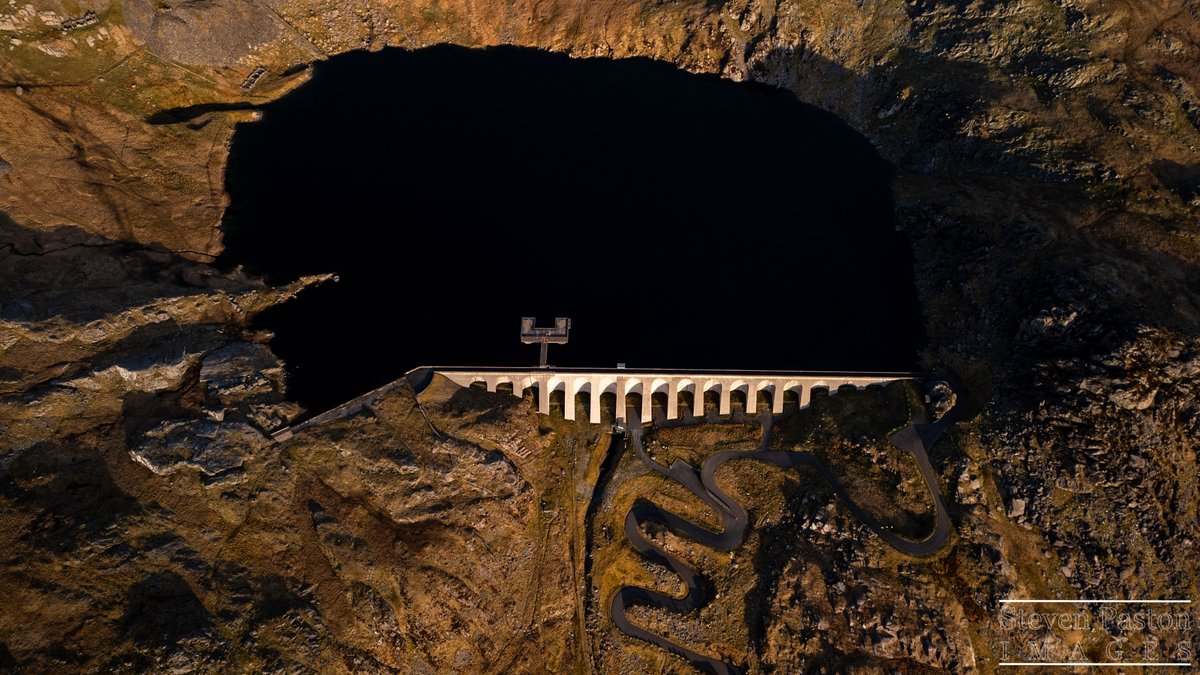 StevenPaston's tweet image. What a view of the surrounding mountains from the top of Stwlan Dam in Snowdonia on a road trip I took back in April @DJIGlobal @StormHour #Mini3Pro