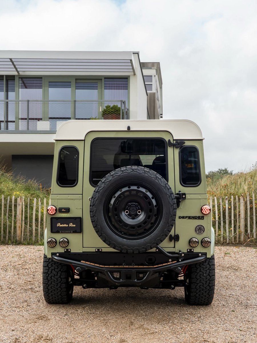 JaMtoka's tweet photo. ✨ Classic soul, electric heart ⚡️

Meet the Panterra Rica — a fully electric Defender built on a revolutionary platform. Based on the original Defender 110 chassis but re-engineered for the future.

Featuring a custom classic dashboard design with modern touchscreen infotainment, digital instrument cluster, OTA software updates. 

Old-school look, next-gen tech.