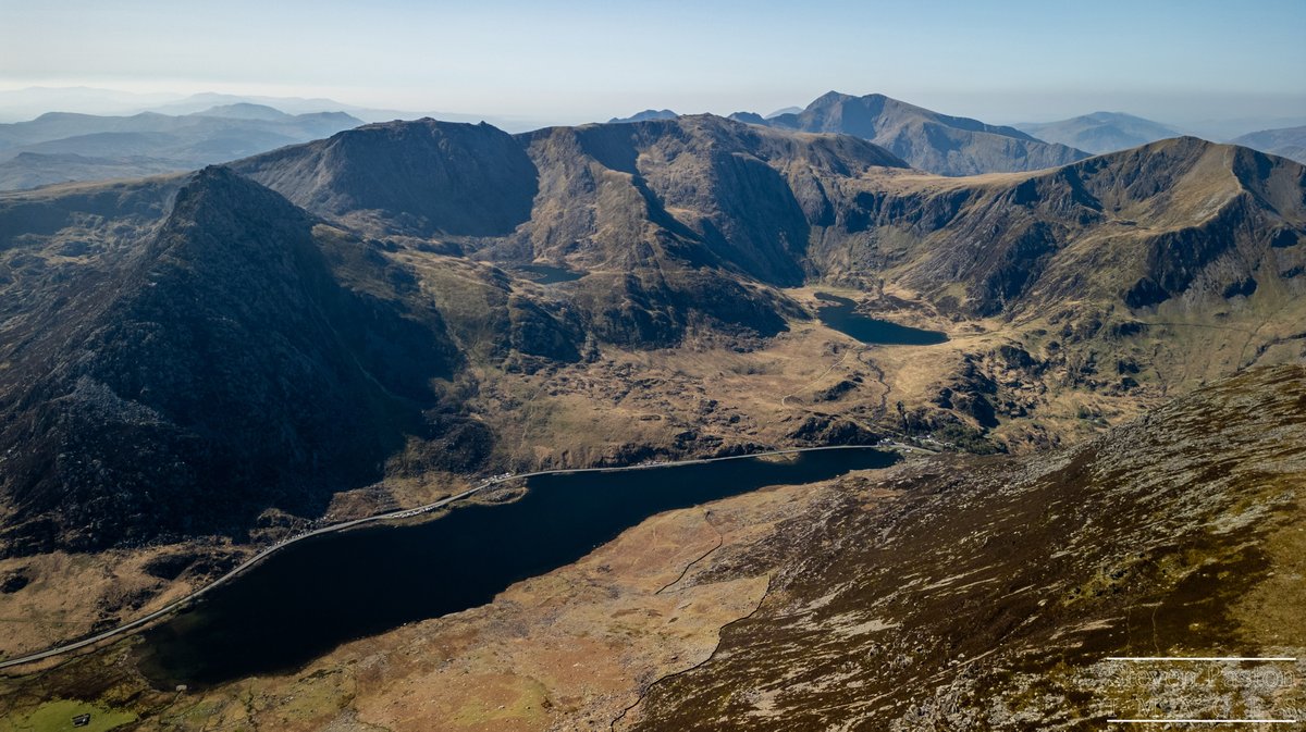StevenPaston's tweet image. Llyn Ogwen looking towards Tryfan and Snowdon in the distance after hiking up near the top on the other side of valley. While on a road trip I took back in April @DJIGlobal @StormHour #Mini3Pro