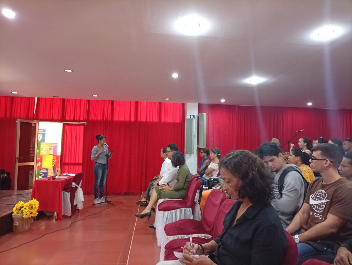 paz_ftejaspaz's tweet photo. Continúa en la @UniversidadMoa el evento estudiantil juvenil de los ODS, con la presencia de la Dra. Cristina del ministerio, con un nutrido grupo de estudiantes presentando trabajos con alta pertinencia.@CubaMES @AlietLam @yurisley_valdes @AlmenaresReyes @PupoArlenys https://t.co/GPdT0K5fg4