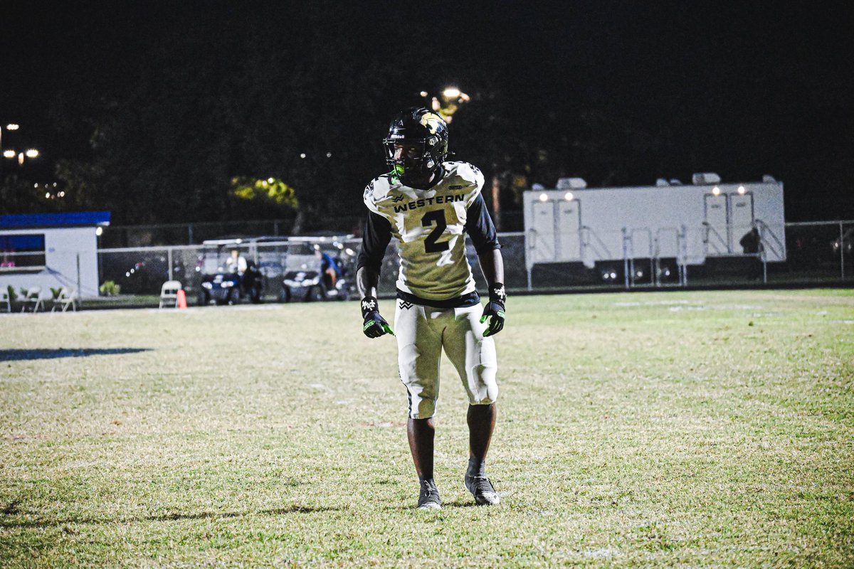 0 interest 1 offer senior year 

hudl.com/v/2TD00i

<a href="/BlueHoseFB/">PC Football</a> <a href="/FootballHotbed/">Football Hotbed</a> <a href="/CoachRack75/">Adam Ratkevich 🇺🇸 #BattleReady</a> <a href="/LawrenceBl83397/">New Blustein Recruiting</a> <a href="/CoachMartinOC/">Jayson Martin</a> <a href="/coachsmatias/">Sean Matias</a> 
<a href="/EraPrep/">New Era Prep</a>