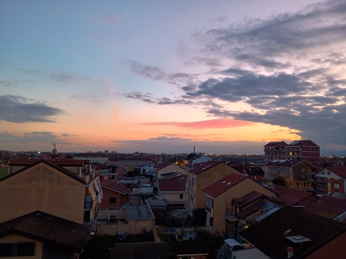 17,20 sta facendo buio 🤦

Buon tramonto e felice serata 💫☕🥃😘