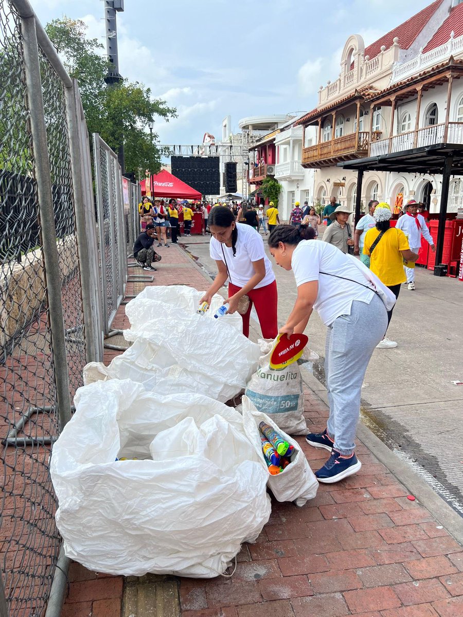 ¡Misión Cumplida en las Fiestas de Independencia!💚

Estuvimos presentes con #GózatelaYRecicla en las #FiestasDeIndependencia de #Cartagena. Durante los días de celebración, nuestro principal propósito fue integrar la alegría de la fiesta con la sostenibilidad ambiental. 🌿