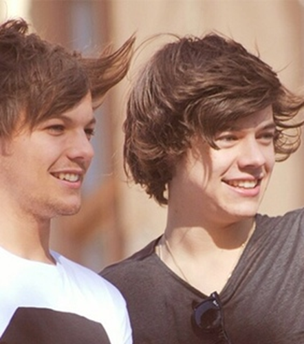 Rosann_1986's tweet photo. I can't confirm/debunk the tweet from Jay (she said it was hacked), however, I can document that the lovely picture she allegedly shared was not photoshopped.
Stockholm, in May 2012. There are a ton of pictures from that day. #1DFullContext
https://t.co/Z7Lbg33hw3 https://t.co/rzgZdhWdYb