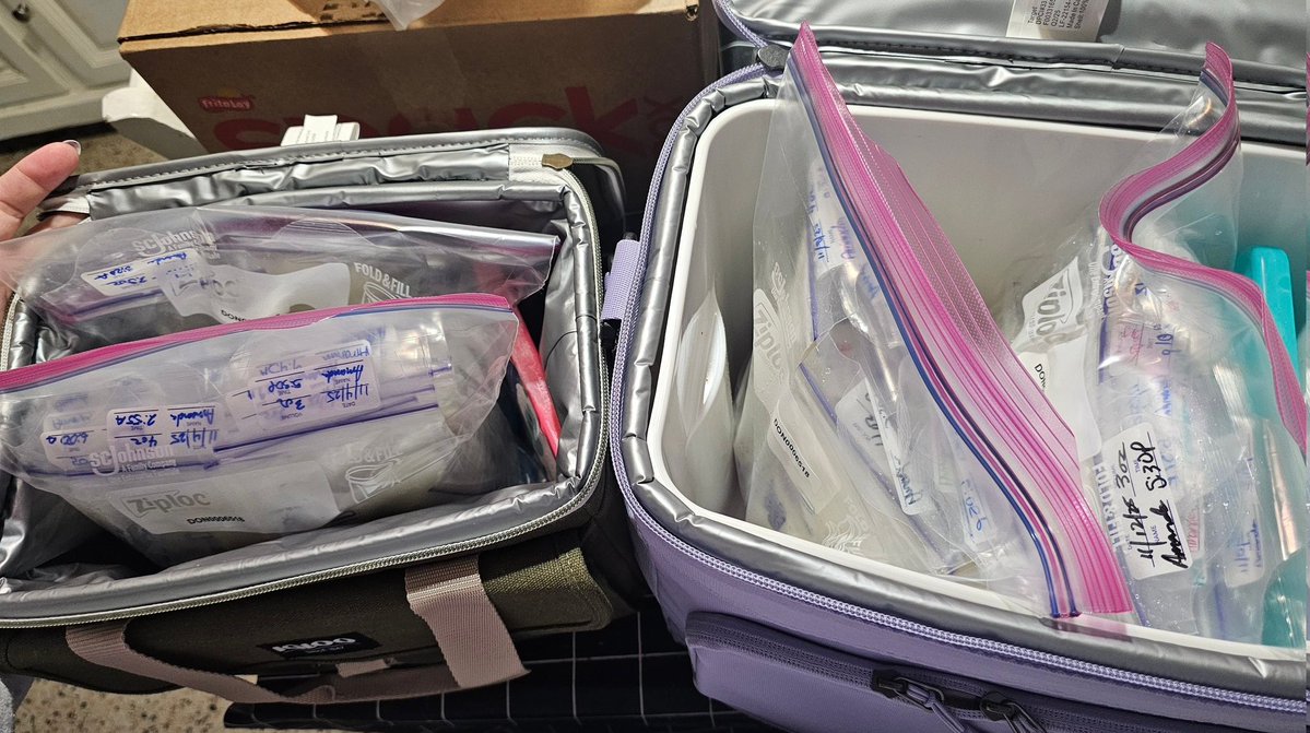 PigmentsnPixels's tweet image. Pumping through my grief so that my angel&apos;s supply goes to babies who need it. Some 60ish bags since I started pumping on 11/1