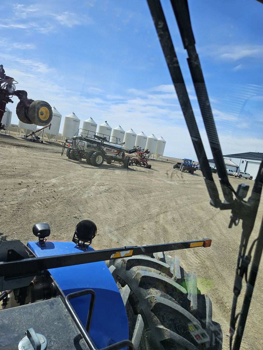 facebook.com/share/17f8QcBh…

Bourgault 3320 with loaded up 7700 cart for sale.  
$1000 to any leads to a sale !  

Bushings were done.  Sectional, bulk boom, tips are good.