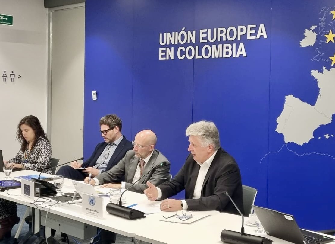 JencaMiroslav's tweet image. Agradezco al Embajador @FrancoisRoudie @UEenColombia la invitación a dialogar con los Embajadores de la 🇪🇺 sobre la implementación del #AcuerdoDePaz y las posibilidades de cooperación a futuro. La Unión Europea sigue siendo una aliada esencial para la construcción de paz en 🇨🇴.