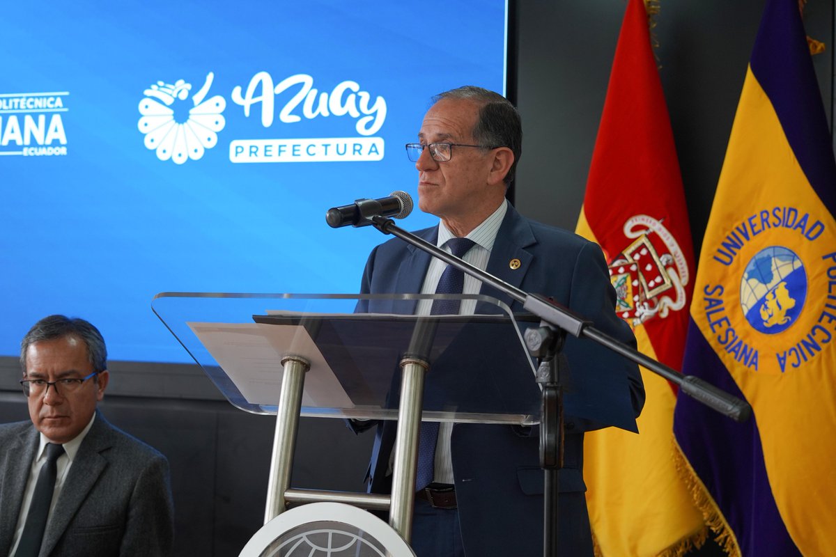 upsalesianaec's tweet photo. ✍️ #ConveniosUPS | La #UPS,  a través de la carrera de #Arquitectura de la sede #Cuenca, firmaron un Convenio Específico de Cooperación con la @AzuayPrefectura.

📊 El convenio permitirá desarrollar propuestas de planificación arquitectónica y urbana, así como el seguimiento técnico para las intervenciones en viviendas de interés social.

✅ Estudiantes de la carrera liderarán un proyecto real donde diseñarán propuestas. Esta iniciativa representa una oportunidad de realizar prácticas preprofesionales, para su formación académica.

#UPSEcuador #UPSCuenca #ArquitecturaUPS #VinculaciónUPSCuenca #OrgulloSalesiano