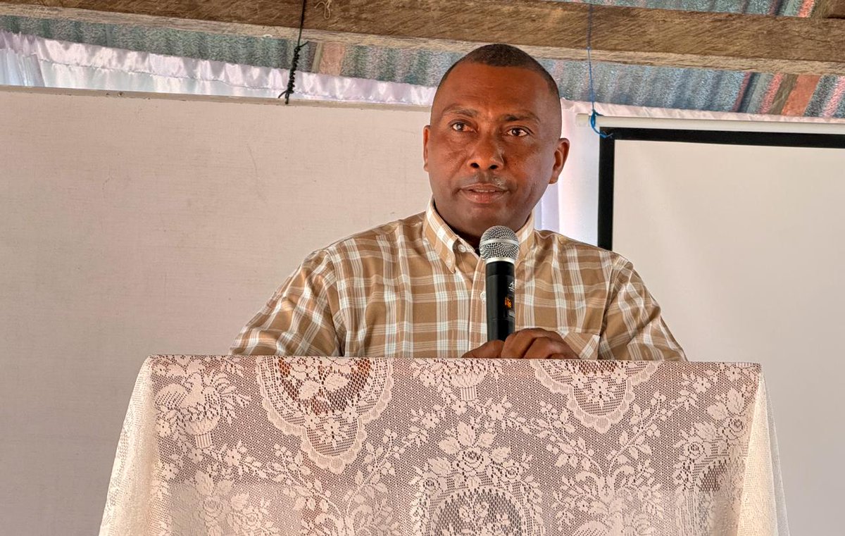 👉🏼En una jornada comunitaria realizada entre San Jacinto y El Carmen de Bolívar, la #URT a través de la Dirección de Asuntos Étnicos, socializa la iniciativa de Seguridad Alimentaria que beneficiará a más de 800 familias y entrega la cartilla que desarrolla la orden 35 de la