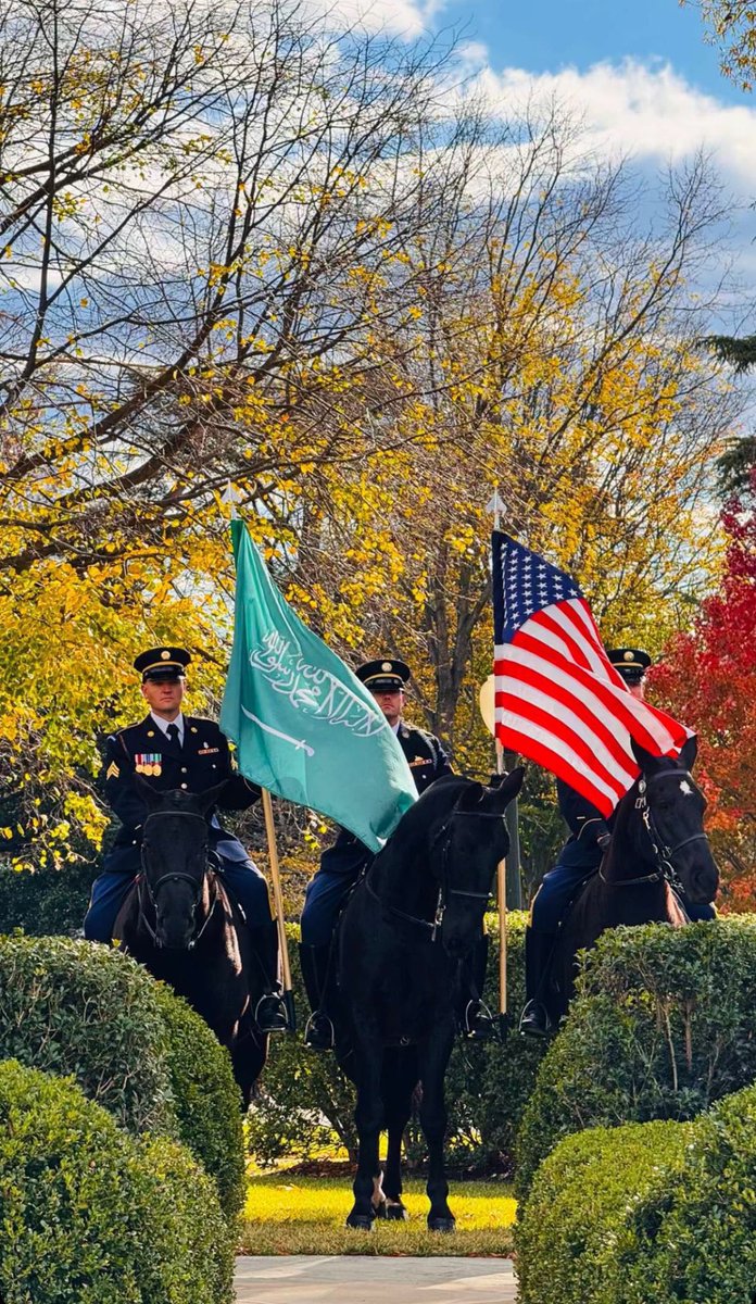 1SMi_'s tweet photo. استقبال تاريخي ومُهيب .. زعيم الشرق الاوسط 🇺🇸🇸🇦 https://t.co/MS62zR1qPr