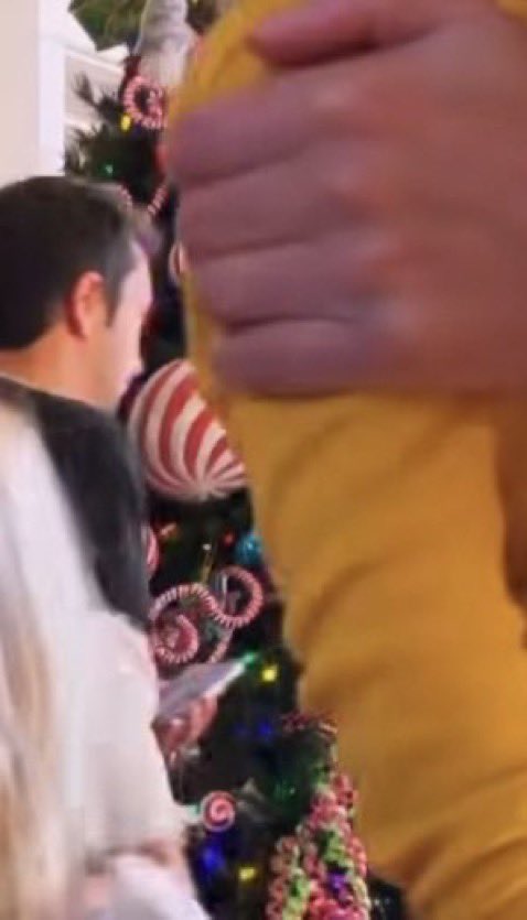 buterflysoup's tweet image. it’s important to me that we know our favorite lead singer is as chronically online as we all are