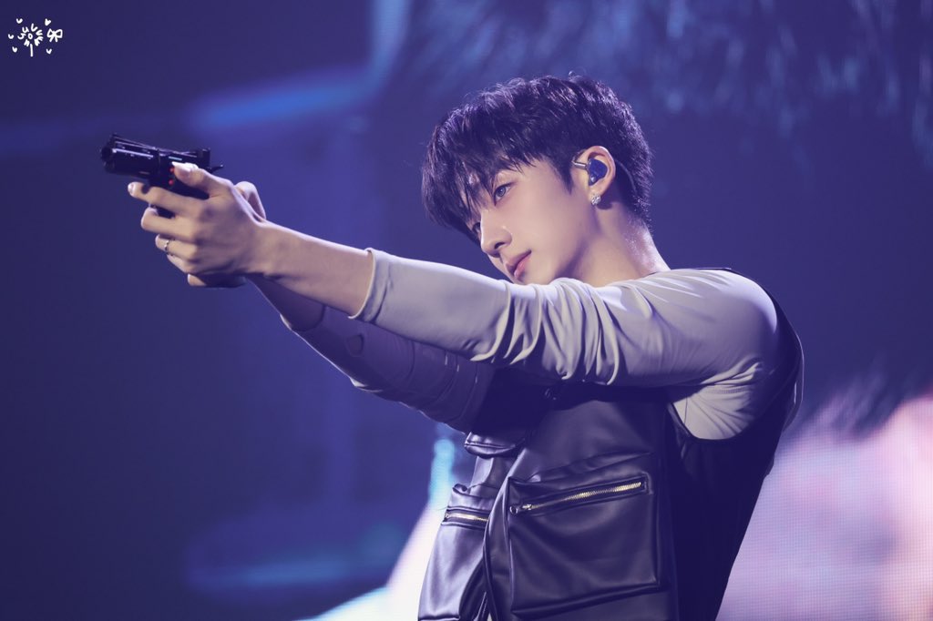 jiungnose's tweet photo. is anyone still here or is it just me.. https://t.co/I6qX8UaW3U