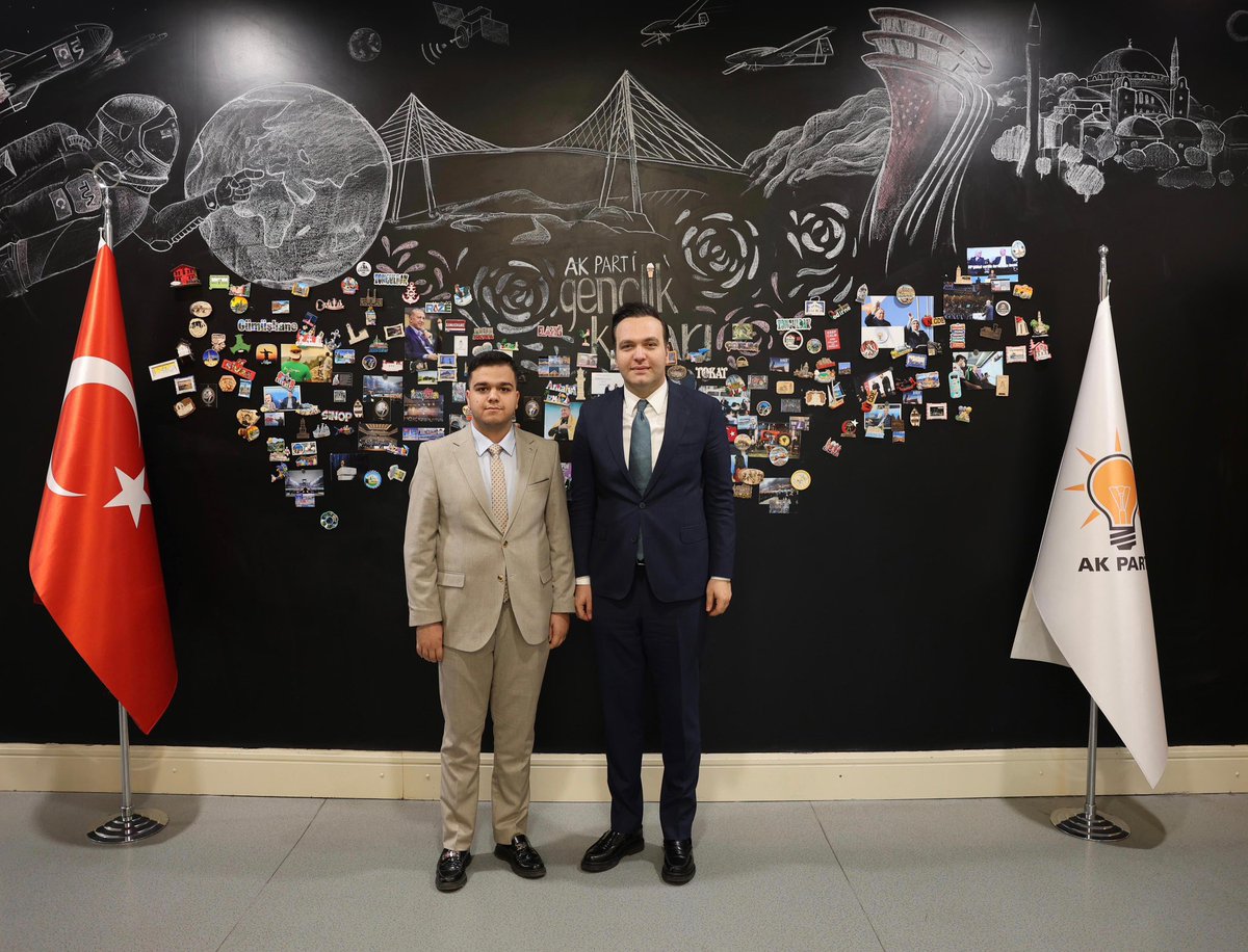 📍AK Parti Genel Merkez

AK Parti Genel Merkez Gençlik Kolları Genel Başkanımız ağabeyim Sayın <a href="/avyusufibis/">Yusuf İBİŞ</a> 'i ziyaret ettim nazik kabulleri için teşekkür ediyorum.
<a href="/AKGenclikGM/">AK Gençlik</a>