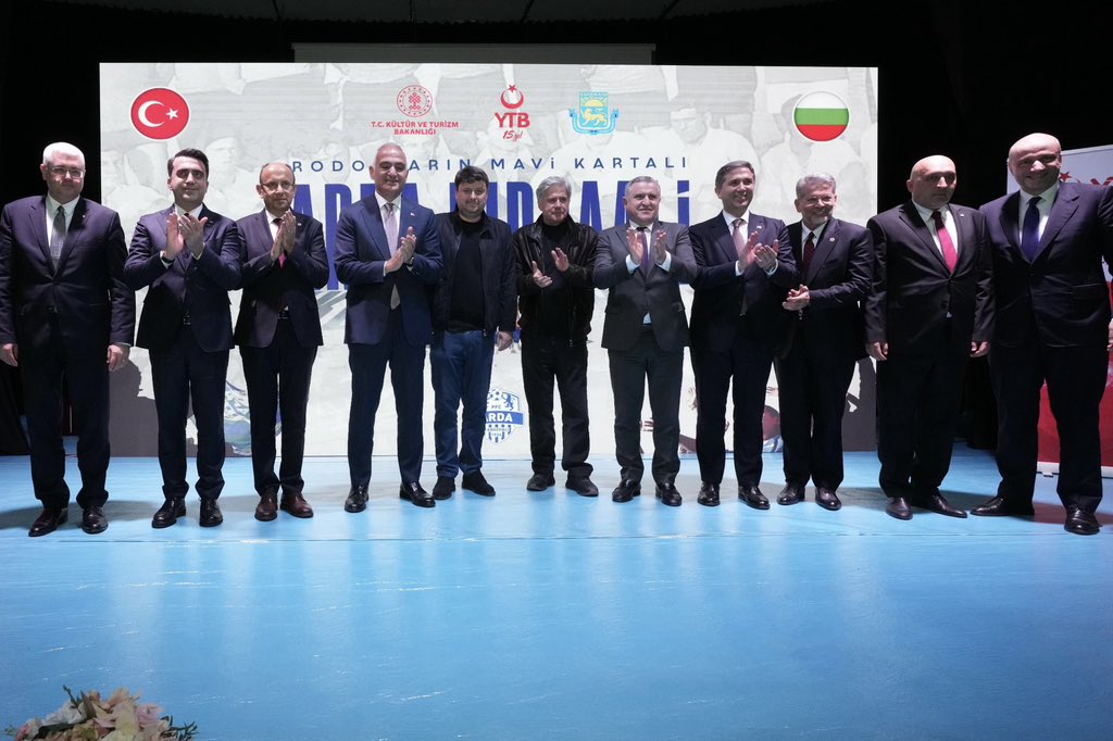 Bulgaristan Kırcaali’de Rodopların Mavi Kartalı: Arda Kırcaali belgeselinin gösterimine katıldık.

Arda Kırcaali Spor Kulübü’nün yüz yılı aşan onurlu yürüyüşünü anlatan bu değerli yapımda emeği geçen herkesi gönülden tebrik ediyorum.