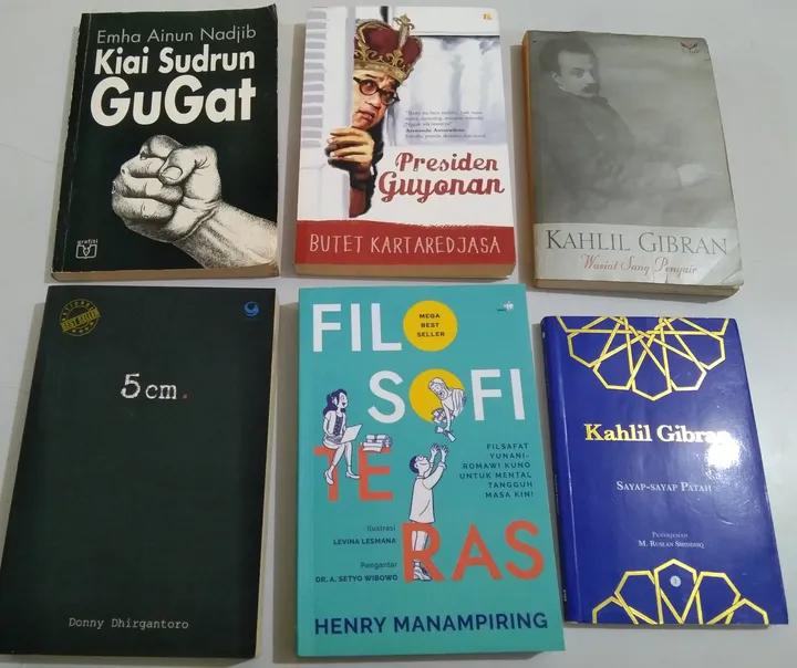 Jam segini udah ngantuk..padahal masih pengen baca buku ini..belinya dah lama tapi bacanya kagak sempat 😴
